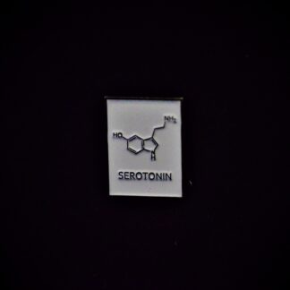 серотонин-пин-значок